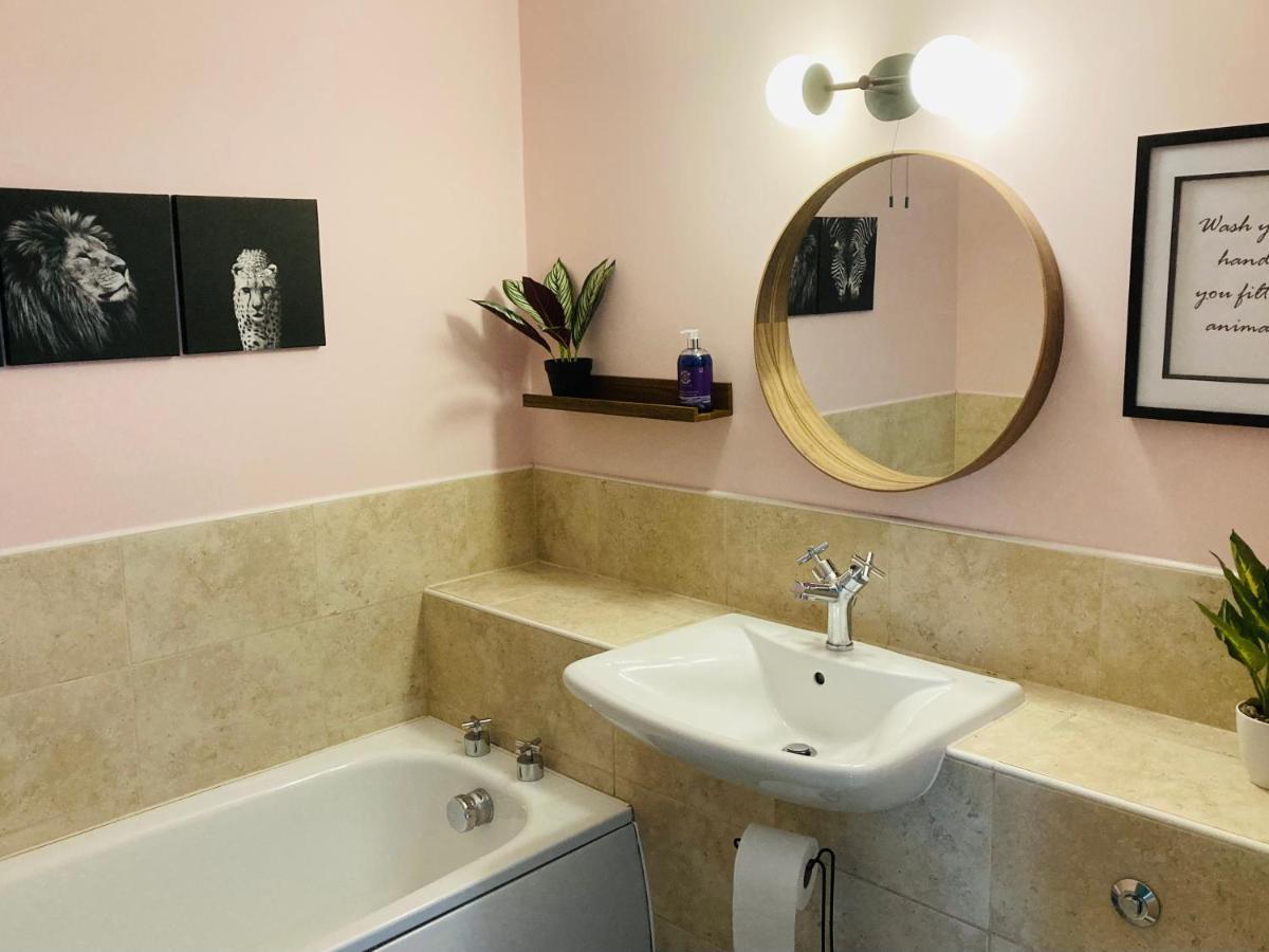 Jungle Escape, City Apartment With Parking & Terrace Τσέστερ Εξωτερικό φωτογραφία