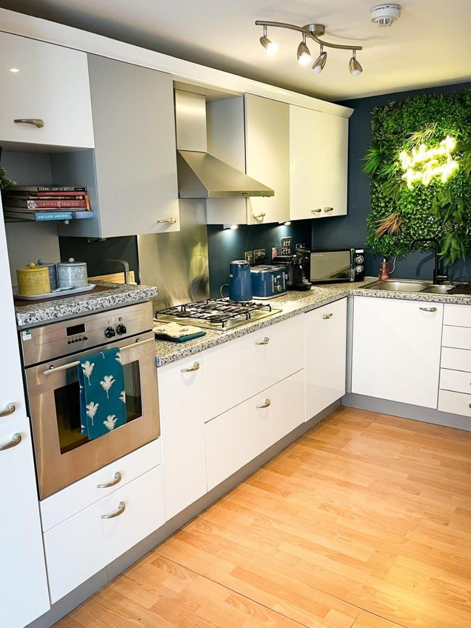 Jungle Escape, City Apartment With Parking & Terrace Τσέστερ Εξωτερικό φωτογραφία